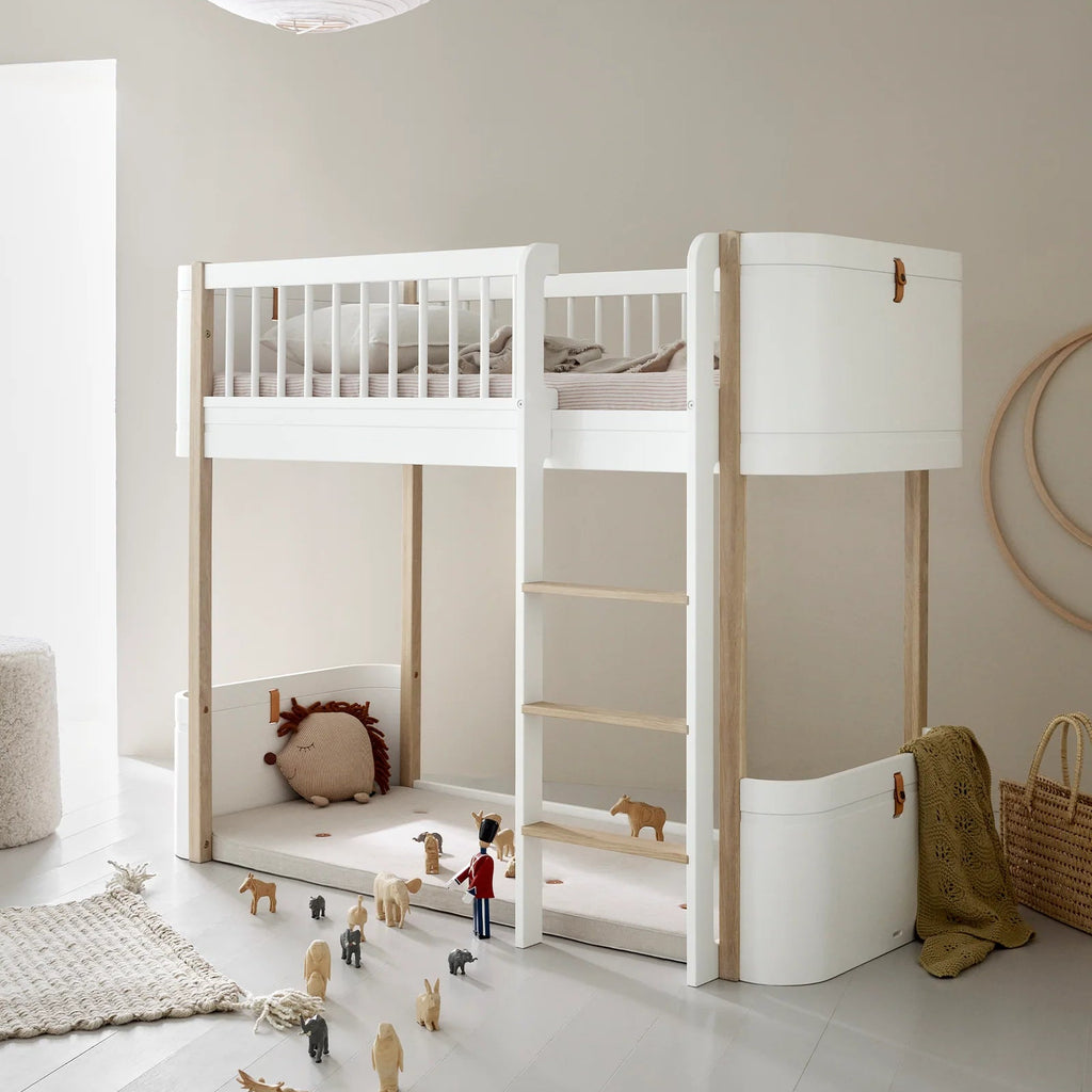 Letto a Soppalco Basso Wood Mini + Low Loft Bed Bianco e Legno Oliver Furniture - Decochic