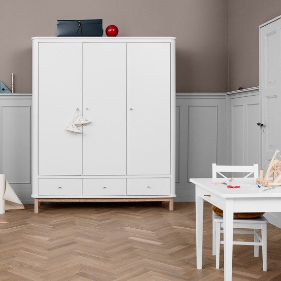 Armadio Bambini a 3 Ante Bianco e Legno Wood Oliver Furniture – Decochic